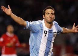 kaiyun：内马尔誓言以智慧守护绿茵征程，生涯长远性高于一切