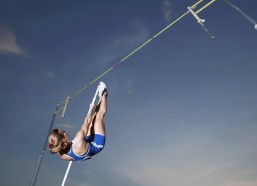 开云_重伤阴影下的双重博弈，廖力生伤退，孙准浩延长中超时间？京鲁战成复出目标