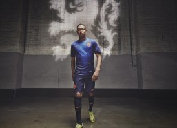 开云：环足奖2025年度最佳男足俱乐部候选，四大豪门巴黎、切尔西、巴萨、拜仁角逐最高荣誉