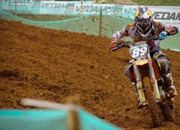 开云_沪媒深度，李铁战术信念不移，高中锋有望担当重任