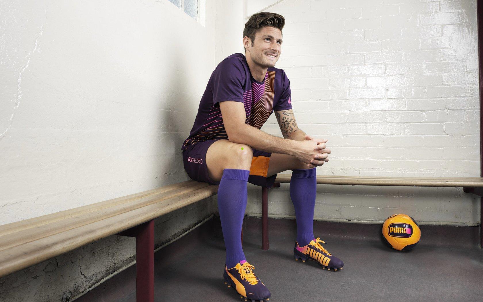 欧冠之巅,阿森纳3-1全胜夺冠,海港黄潜外战低迷引深思